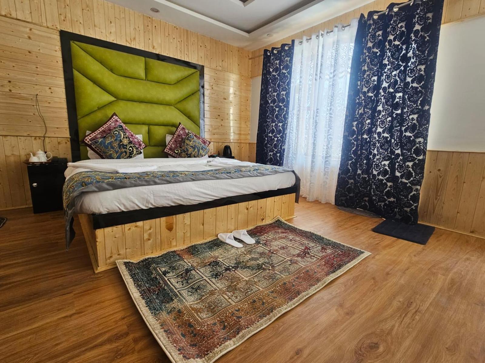 Delta View Hotel Pahalgām Екстериор снимка