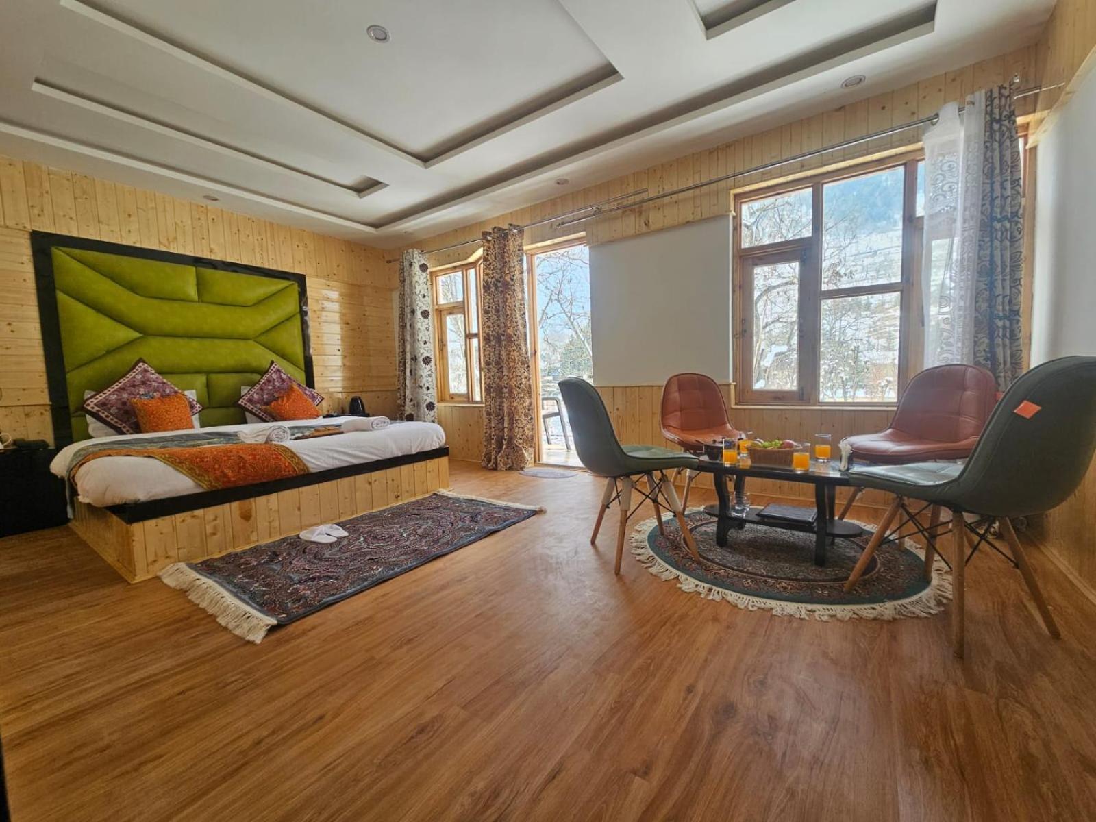 Delta View Hotel Pahalgām Екстериор снимка