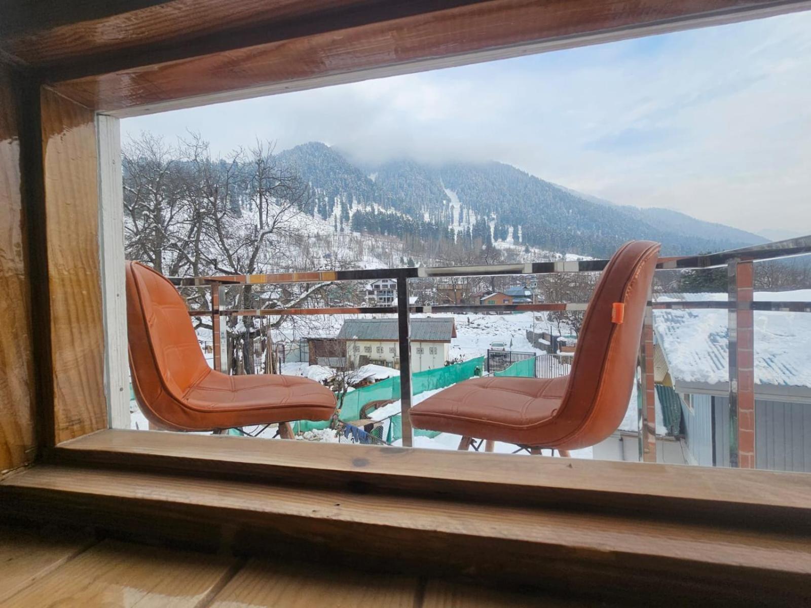 Delta View Hotel Pahalgām Екстериор снимка